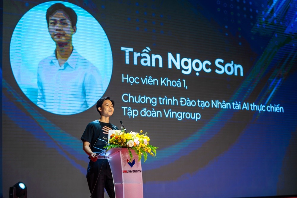 Những học viên đầu tiên của Chương trình Đào tạo 20.000 Nhân tài AI thực chiến tham dự Lễ Khai giảng tại Trường Đại học VinUni sáng nay. Những học viên đầu tiên của Chương trình Đào tạo 20.000 Nhân tài AI thực chiến tham dự Lễ Khai giảng tại Trường Đại học VinUni sáng nay.