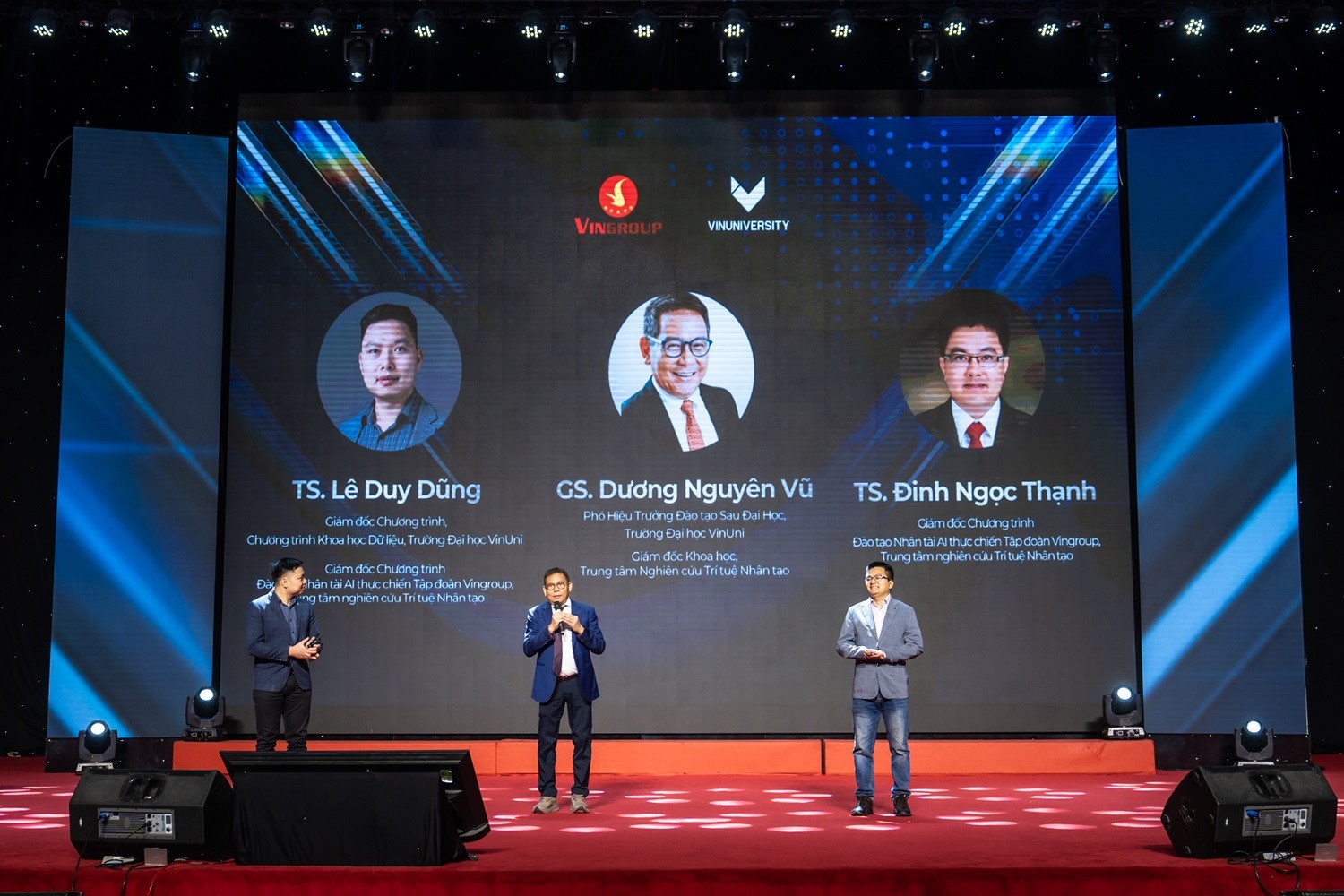 GS. Dương Nguyên Vũ, TS. Đinh Ngọc Thạnh và TS. Lê Duy Dũng chia sẻ về triết lý đào tạo, cấu trúc chương trình và giới thiệu đội ngũ giảng viên, mentor của Chương trình Đào tạo Nhân tài AI Thực chiến GS. Dương Nguyên Vũ, TS. Đinh Ngọc Thạnh và TS. Lê Duy Dũng chia sẻ về triết lý đào tạo, cấu trúc chương trình và giới thiệu đội ngũ giảng viên, mentor của Chương trình Đào tạo Nhân tài AI Thực chiến