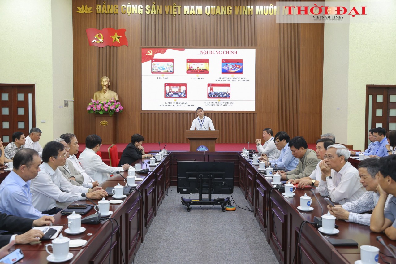 Phan Anh Son, President of the Vietnam Union of Friendship Organizations, delivers remarks at the conference. (Photo: Dinh Hoa) Phan Anh Son, President of the Vietnam Union of Friendship Organizations, delivers remarks at the conference. (Photo: Dinh Hoa)