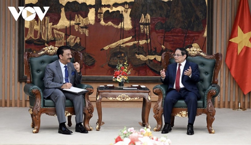 Vietnamese Prime Minister Pham Minh Chinh (R) and Kuwaiti Ambassador to Vietnam Yousef Ashour Al-Sabbagh, during their meeting in Hanoi on April 4 Vietnamese Prime Minister Pham Minh Chinh (R) and Kuwaiti Ambassador to Vietnam Yousef Ashour Al-Sabbagh, during their meeting in Hanoi on April 4