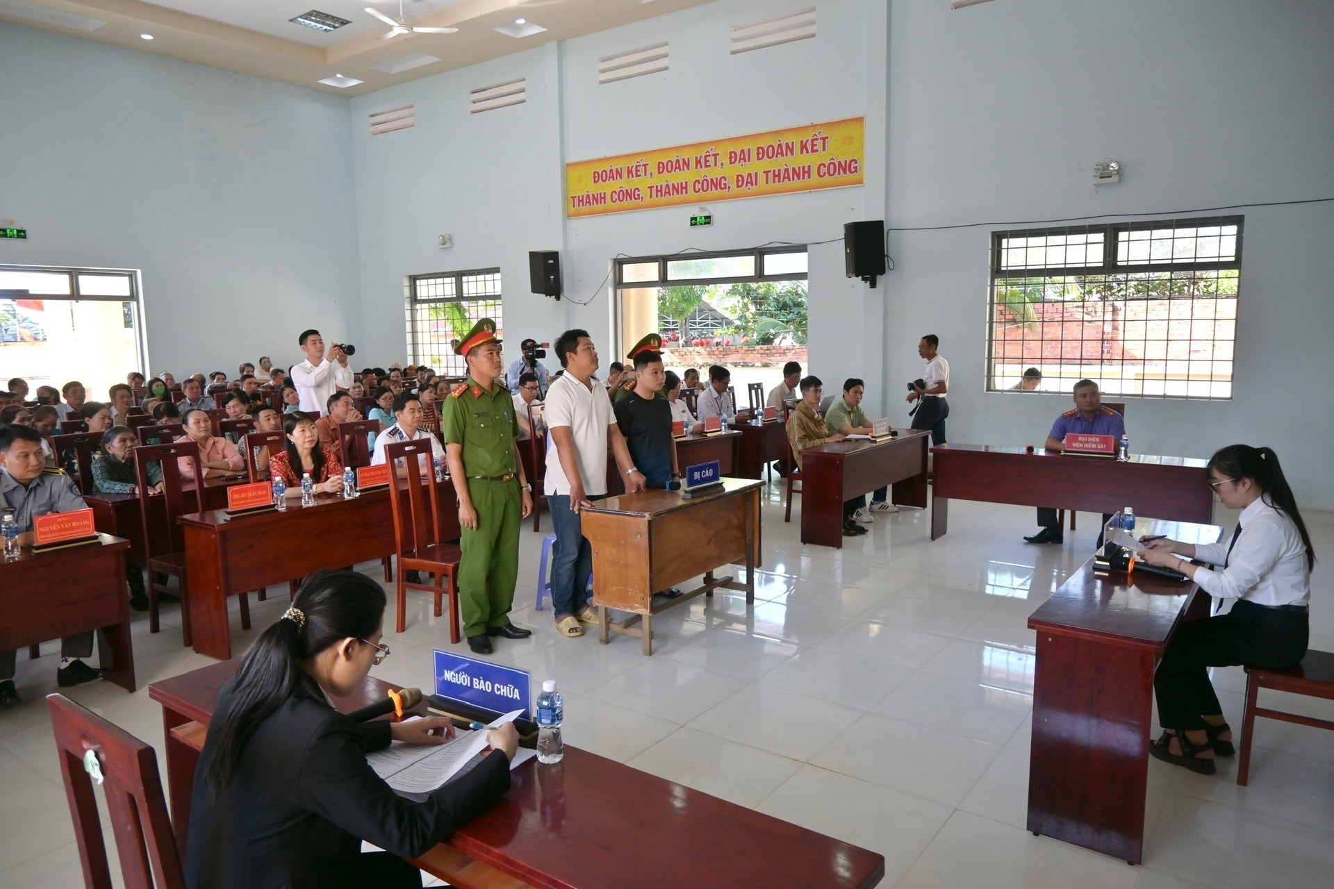 Các cơ quan, đơn vị tỉnh Lâm Đồng tổ chức phiên tòa giả định, tuyên truyền phòng chống khai thác IUU cho ngư dân (ảnh tư liệu) Các cơ quan, đơn vị tỉnh Lâm Đồng tổ chức phiên tòa giả định, tuyên truyền phòng chống khai thác IUU cho ngư dân (ảnh tư liệu)