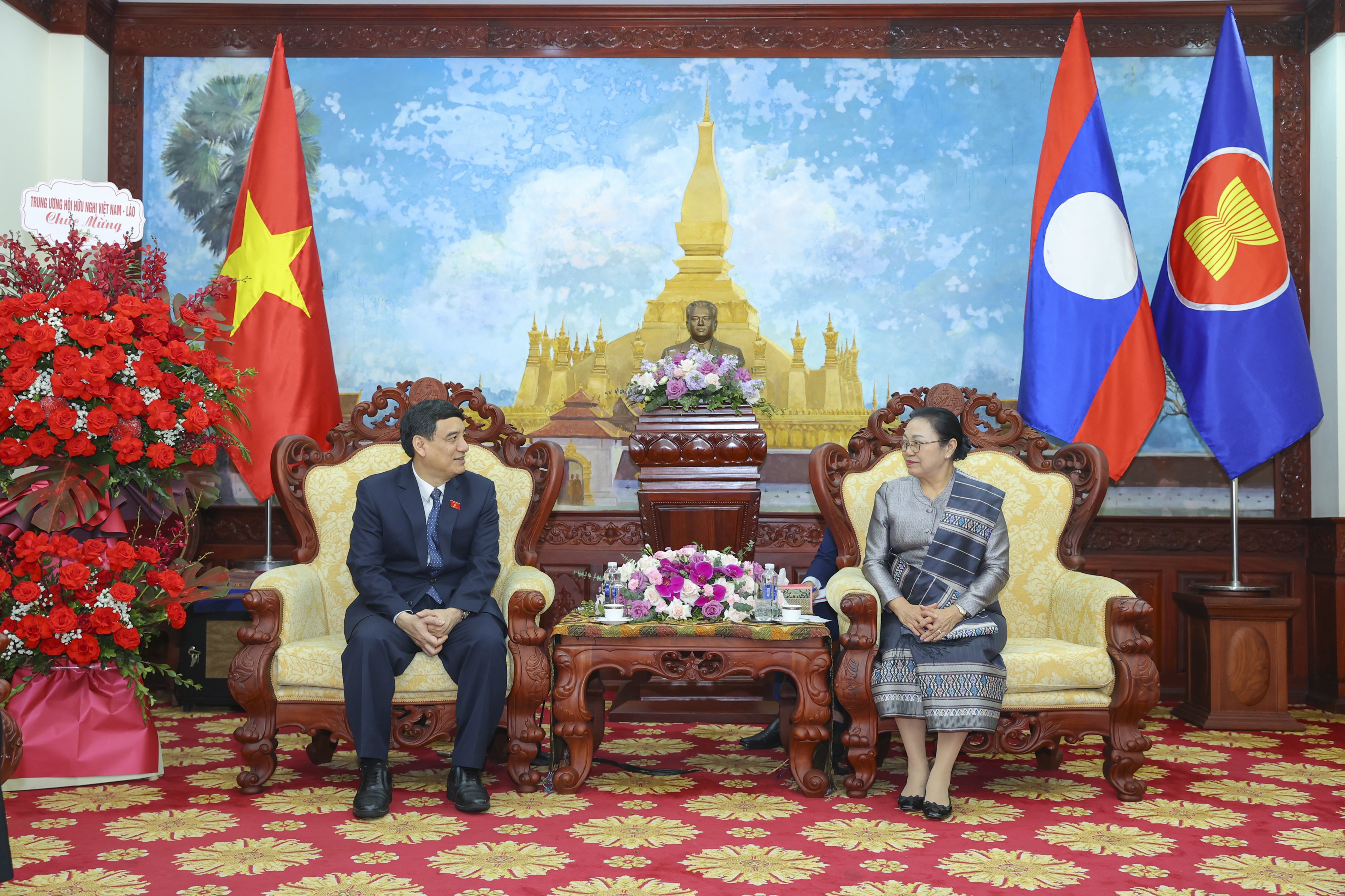 Hội hữu nghị Việt Nam - Lào chúc mừng Đại sứ quán Lào nhân dịp Tết cổ truyền Bunpimay Hội hữu nghị Việt Nam - Lào chúc mừng Đại sứ quán Lào nhân dịp Tết cổ truyền Bunpimay