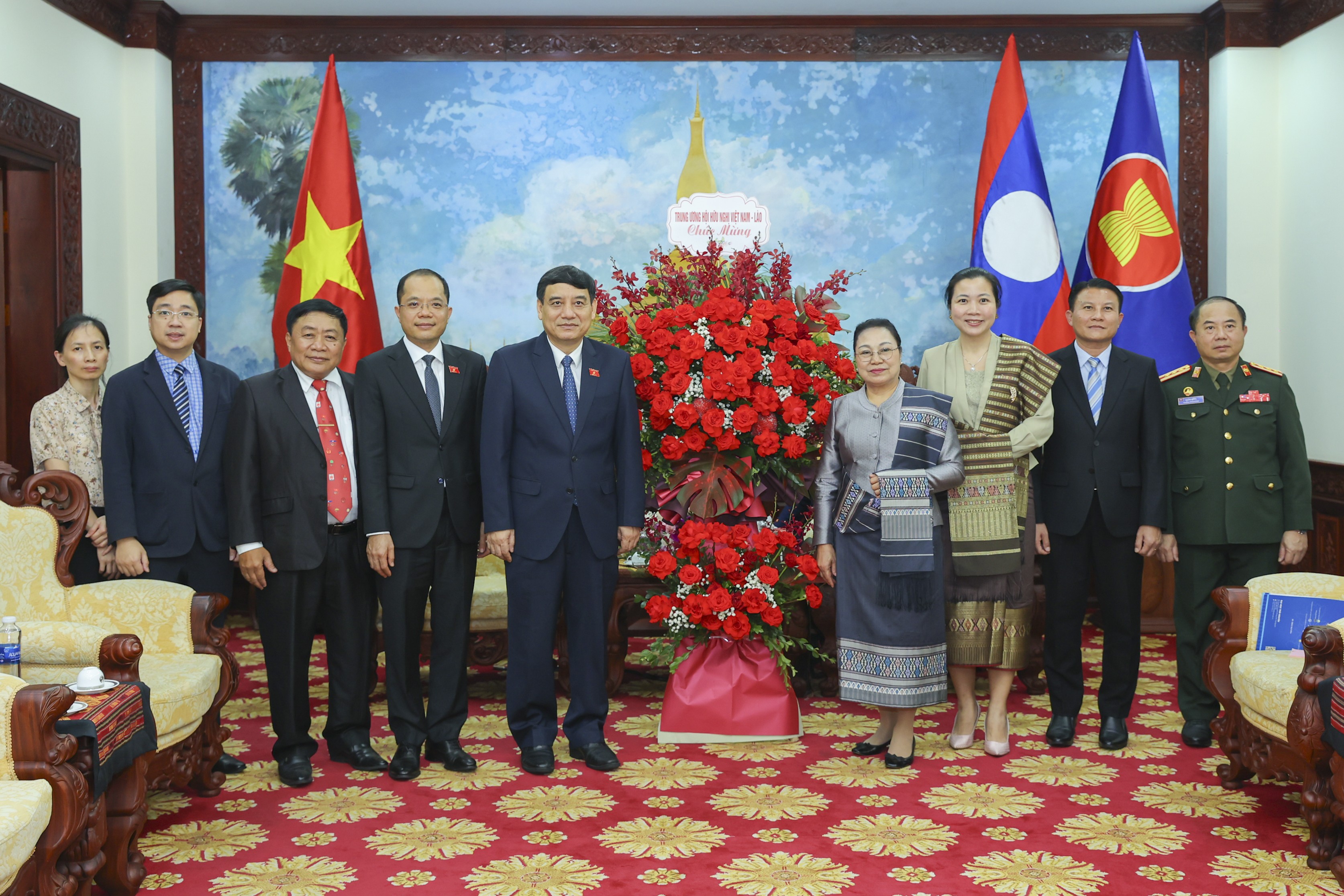 Hội hữu nghị Việt Nam - Lào chúc mừng Đại sứ quán Lào nhân dịp Tết cổ truyền Bunpimay Hội hữu nghị Việt Nam - Lào chúc mừng Đại sứ quán Lào nhân dịp Tết cổ truyền Bunpimay