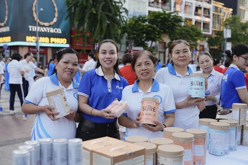 Các sản phẩm Vinamilk Sure thu hút sự quan tâm đặc biệt của nhóm khách hàng trung - cao tuổi - Ảnh: VN Các sản phẩm Vinamilk Sure thu hút sự quan tâm đặc biệt của nhóm khách hàng trung - cao tuổi - Ảnh: VN Các sản phẩm Vinamilk Sure thu hút sự quan tâm đặc biệt của nhóm khách hàng trung - cao tuổi - Ảnh: VN Các sản phẩm Vinamilk Sure thu hút sự quan tâm đặc biệt của nhóm khách hàng trung - cao tuổi - Ảnh: VN