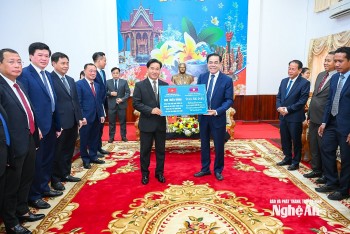 Chung vui Tết Bunpimay với các bạn Lào