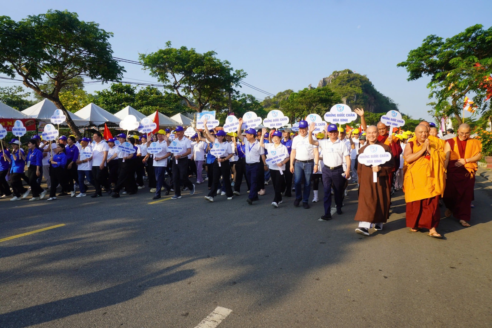 600 người tham gia đi bộ vì hòa bình tại Đà Nẵng 600 người tham gia đi bộ vì hòa bình tại Đà Nẵng