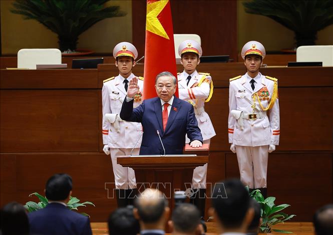 Điện, thư và thông điệp chúc mừng các đồng chí Lãnh đạo chủ chốt