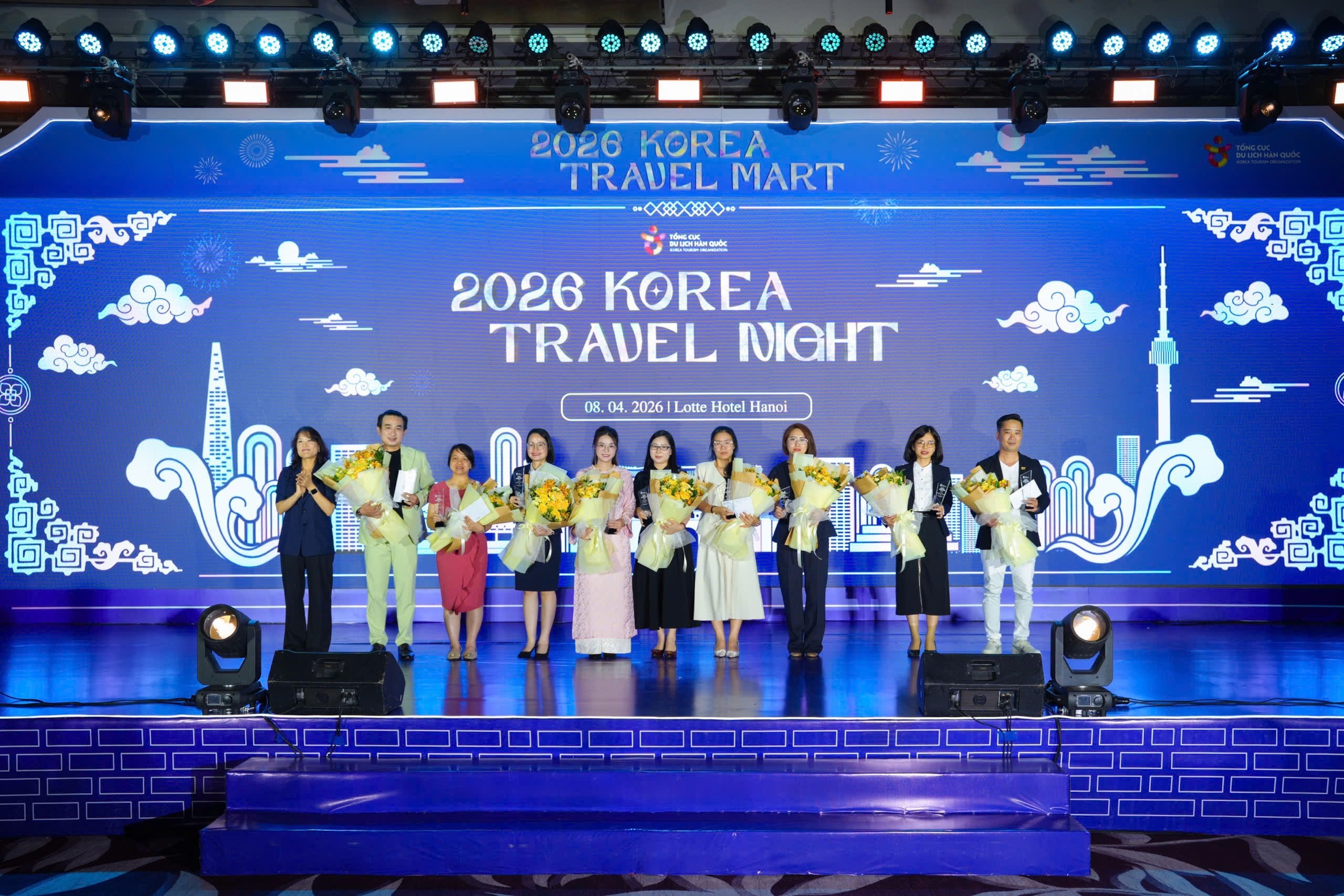 Đại diện các đơn vị được trao giải cuộc thi Thiết kế sản phẩm du lịch Hàn Quốc 2026. Ảnh: KTO