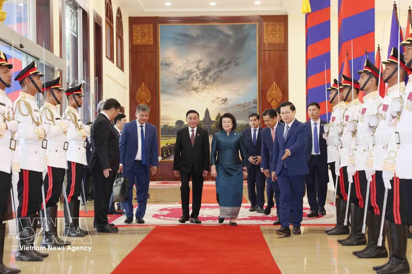 Official Welcome Held in Phnom Penh for Key Vietnamese Party Official Official Welcome Held in Phnom Penh for Key Vietnamese Party Official