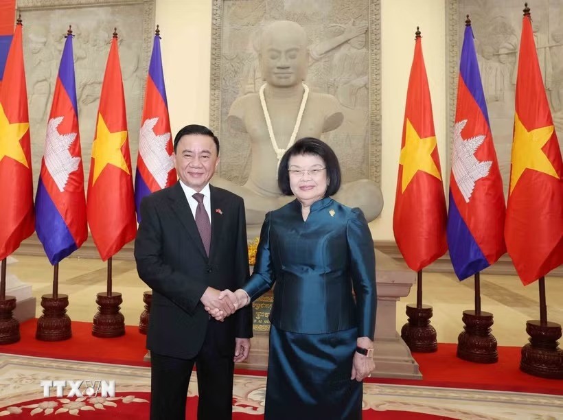 Việt Nam luôn dành ưu tiên cao cho mối quan hệ hữu nghị với Campuchia Việt Nam luôn dành ưu tiên cao cho mối quan hệ hữu nghị với Campuchia