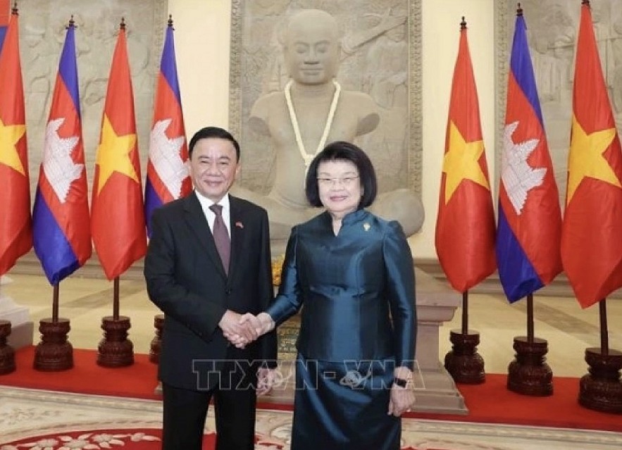Politburo member and Permanent member of the Party Central Committee’s Secretariat Tran Cam Tu and Cambodian National Assembly President Khuon Sudary (Photo: VNA) Politburo member and Permanent member of the Party Central Committee’s Secretariat Tran Cam Tu and Cambodian National Assembly President Khuon Sudary (Photo: VNA)