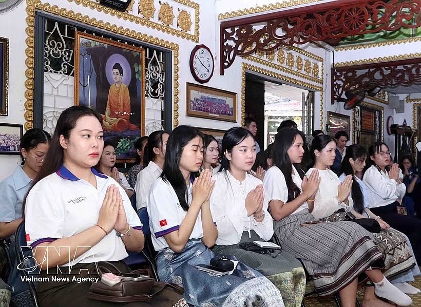 Students and members of the Cambodian, Lao and Thai communities living, studying and working in Ho Chi Minh City attend the celebration (Photo: VNA) Students and members of the Cambodian, Lao and Thai communities living, studying and working in Ho Chi Minh City attend the celebration (Photo: VNA)