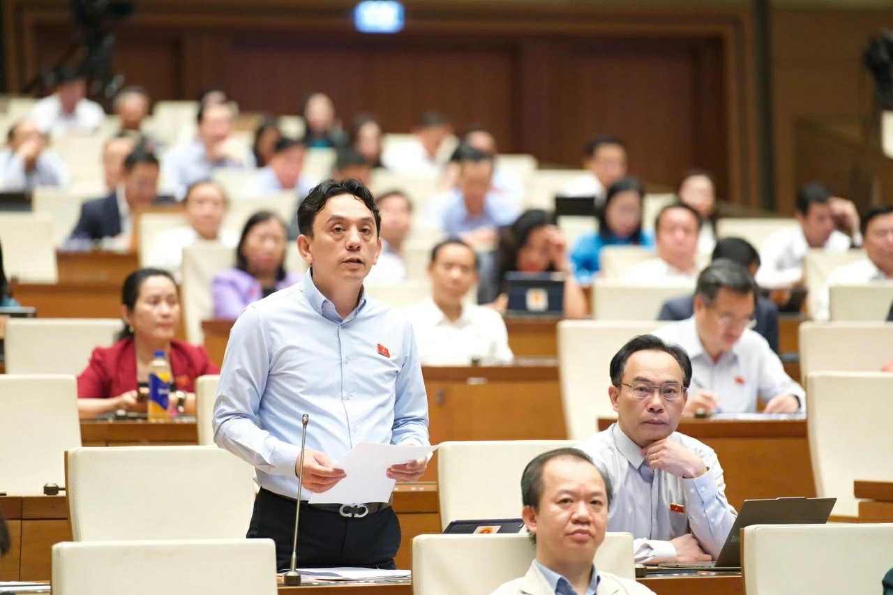 Hoàn thiện khung pháp lý cho cơ quan đại diện Việt Nam ở nước ngoài trong bối cảnh mới Hoàn thiện khung pháp lý cho cơ quan đại diện Việt Nam ở nước ngoài