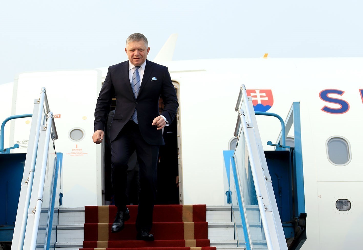 Thủ tướng Slovakia Robert Fico đến Hà Nội, bắt đầu thăm chính thức Việt Nam. Ảnh: Tuấn Anh - TTXVN