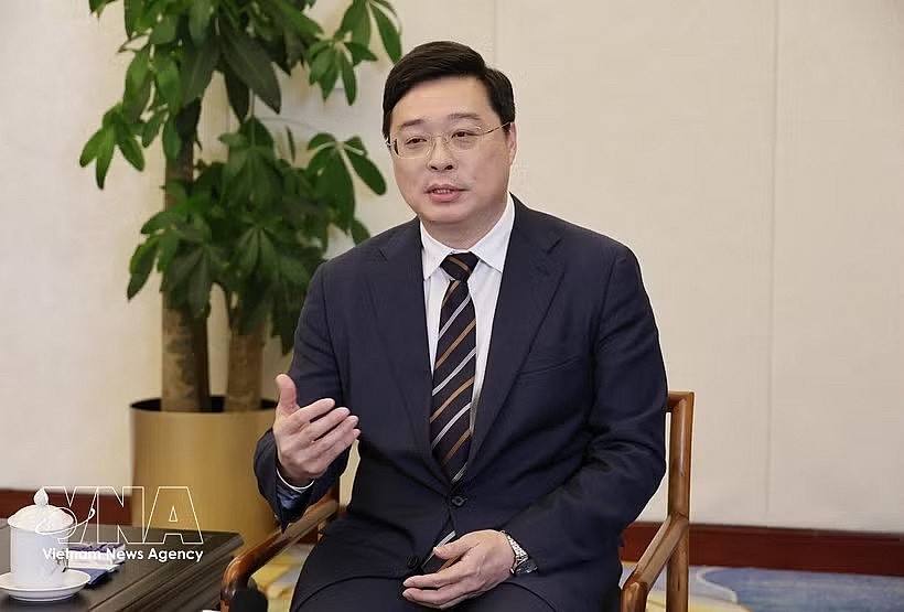 Wei Tao, Deputy Secretary of the Party Committee and Chairman of the Guangxi Zhuang Autonomous Region, talks to Vietnam News Agency correspondent. (Photo: VNA)
