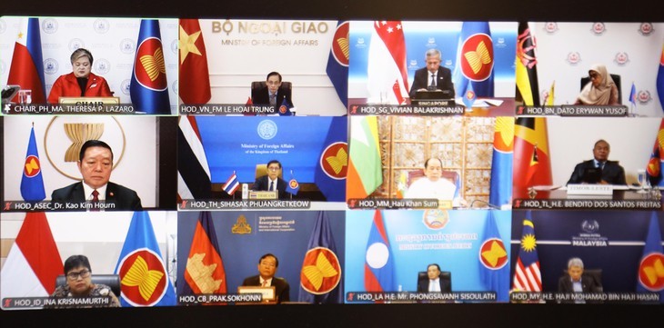 Đại diện các nước ASEAN và Tổng thư ký ASEAN tham dự hội nghị - Ảnh: BỘ NGOẠI GIAO