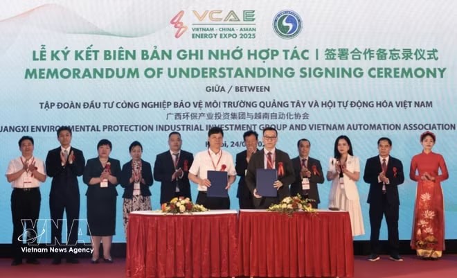 At the signing ceremony of memorandum of understanding between Vietnamese and Chinese enterprises within Energy Expo 2025 (Photo: VNA) At the signing ceremony of memorandum of understanding between Vietnamese and Chinese enterprises within Energy Expo 2025 (Photo: VNA)