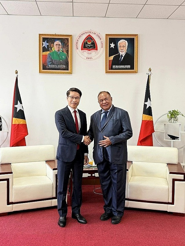 Vietnamese Chargé d'Affaires to Timor-Leste Pham Binh Dam (L) meets Bendito dos Santos Freitas, Minister of Foreign Affairs and Cooperation of Timor-Leste, Dili, April 12, 2026 - Photo: baoquocte.vn Vietnamese Chargé d'Affaires to Timor-Leste Pham Binh Dam (L) meets Bendito dos Santos Freitas, Minister of Foreign Affairs and Cooperation of Timor-Leste, Dili, April 12, 2026 - Photo: baoquocte.vn