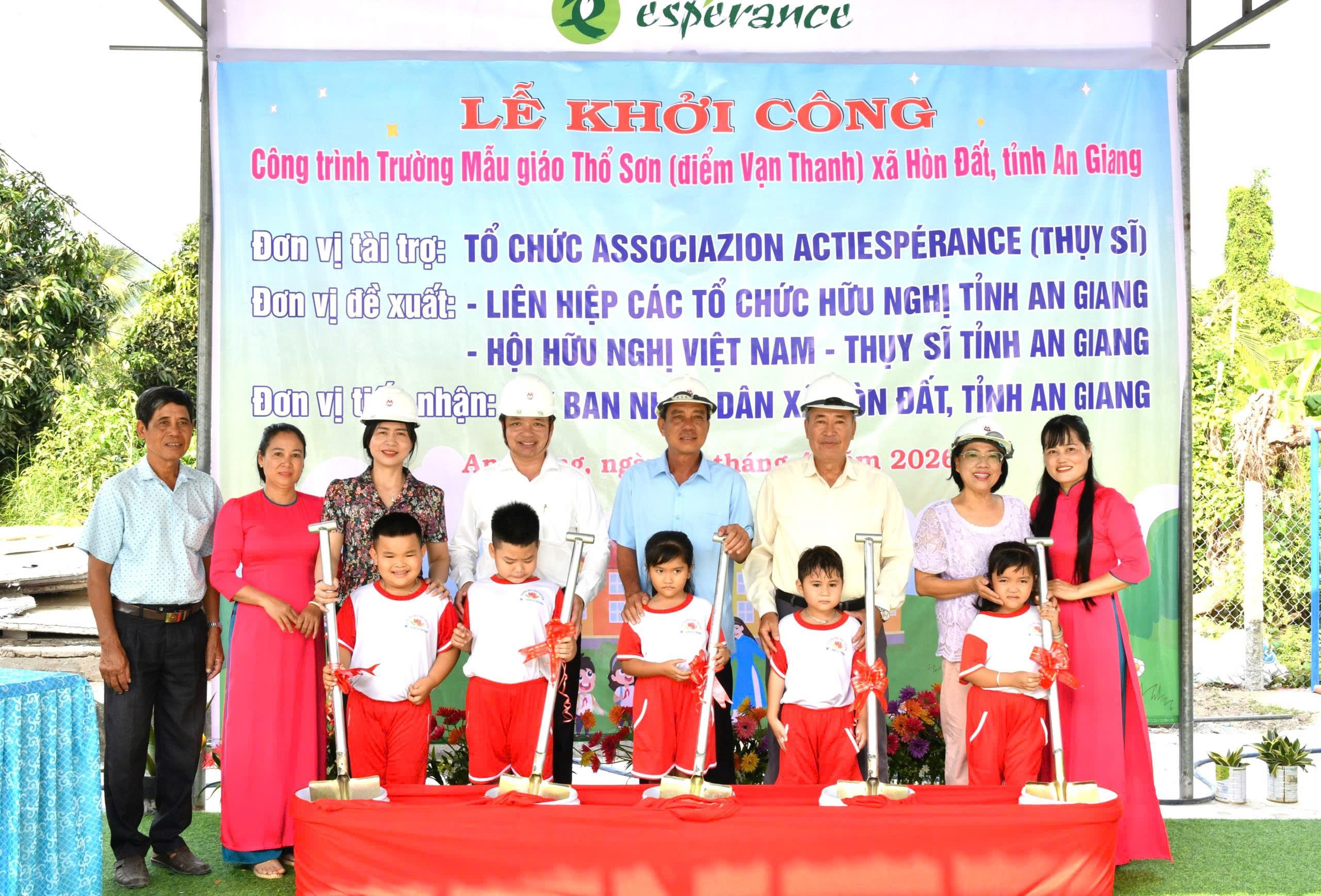Khởi công xây dựng 2 phòng học tại điểm trường vùng khó Hòn Đất Khởi công xây dựng 2 phòng học tại điểm trường vùng khó Hòn Đất