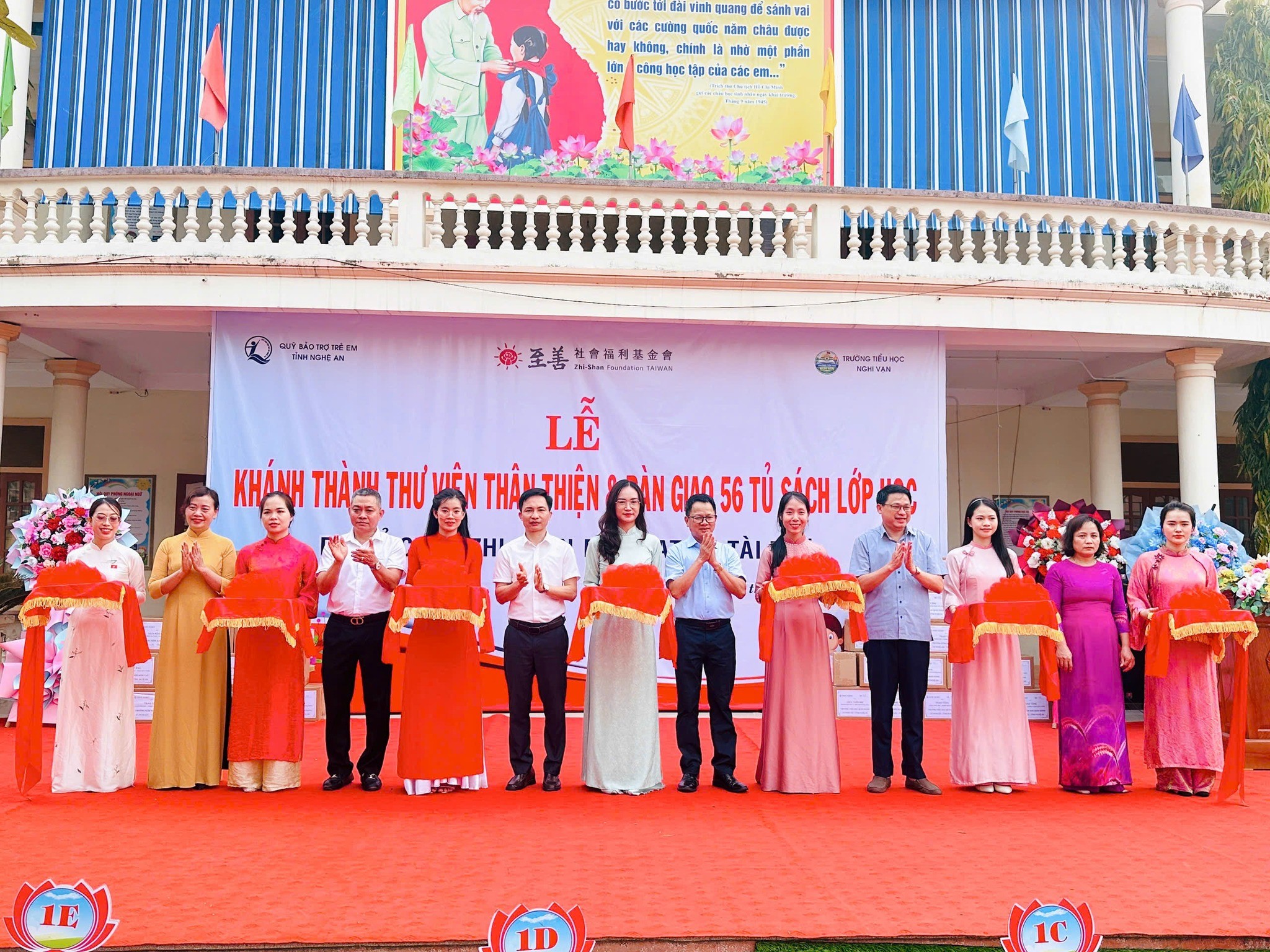 Lễ khánh thành thư viện thân thiện và bàn giao tủ sách lớp học tại Trường Tiểu học Nghị Vạn (xã Nghi Lộc, tỉnh Nghệ An). Lễ khánh thành thư viện thân thiện và bàn giao tủ sách lớp học tại Trường Tiểu học Nghị Vạn (xã Nghi Lộc, tỉnh Nghệ An).