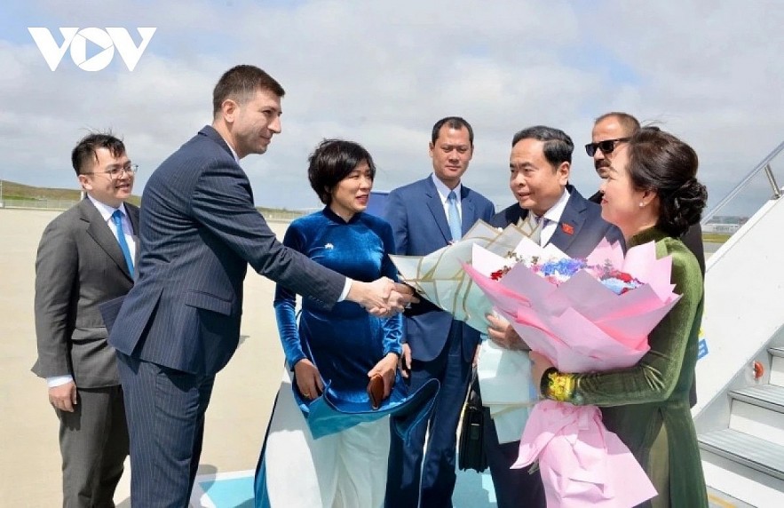 National Assembly Chairman Tran Thanh Man and his spouse arrive in Istanbul, Türkiye, on April 15 for the 152nd Assembly of the Inter-Parliamentary Union (IPU-152) National Assembly Chairman Tran Thanh Man and his spouse arrive in Istanbul, Türkiye, on April 15 for the 152nd Assembly of the Inter-Parliamentary Union (IPU-152)