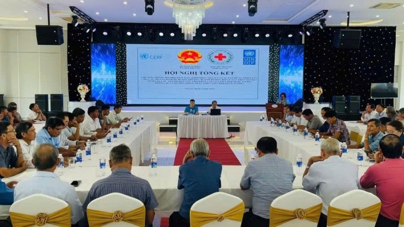Overview of the conference reviewing the program “Cash Assistance, Housing Recovery and Essential Items Support for Vulnerable Households Affected by Floods in Gia Lai Province.” (Photo: Binh Duong/baogialai.com.vn)