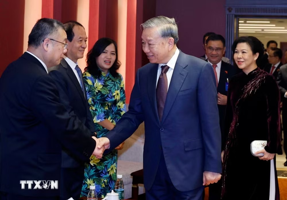 Tiếp tục “giữ lửa," không ngừng phát triển quan hệ Việt Nam-Trung Quốc Tiếp tục “giữ lửa," không ngừng phát triển quan hệ Việt Nam-Trung Quốc
