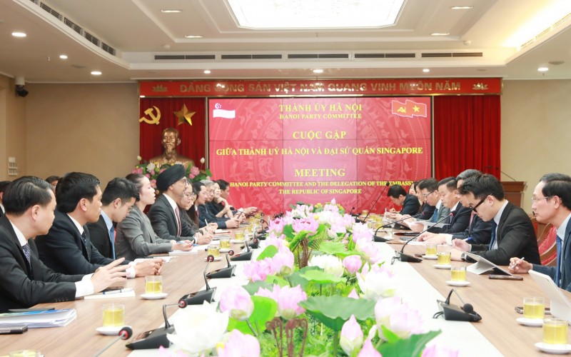 Quang cảnh buổi tiếp và làm việc với Đại sứ đặc mệnh toàn quyền nước Cộng hòa Singapore tại Việt Nam. (Ảnh: T.L)