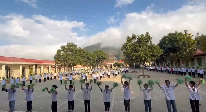 Giữ chuẩn quốc gia giữa xã nghèo vùng cao Điện Biên Giữ chuẩn quốc gia giữa xã nghèo vùng cao Điện Biên