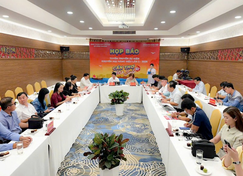 “Cú hích tiêu dùng mừng đại lễ – Sôi động sân chơi săn hàng hiệu thật, giảm giá thật” “Cú hích tiêu dùng mừng đại lễ – Sôi động sân chơi săn hàng hiệu thật, giảm giá thật”