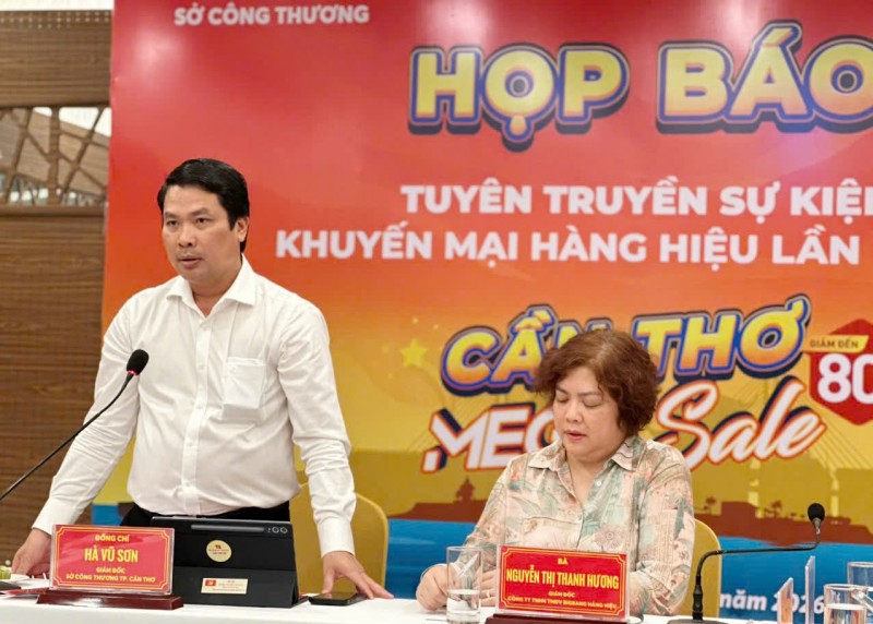 “Cú hích tiêu dùng mừng đại lễ – Sôi động sân chơi săn hàng hiệu thật, giảm giá thật” “Cú hích tiêu dùng mừng đại lễ – Sôi động sân chơi săn hàng hiệu thật, giảm giá thật”