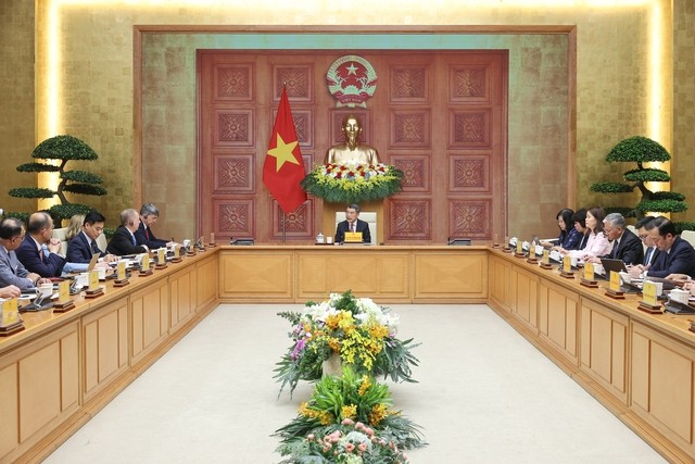 Prime Minister Le Minh Hung hosts a reception for the a delegation of 52 American business leaders, led by Brian McFeeters, Interim President and CEO of the US-ASEAN Business Council (USABC), at the Government Office, Ha Noi, April 16, 2026. Photo: VGP