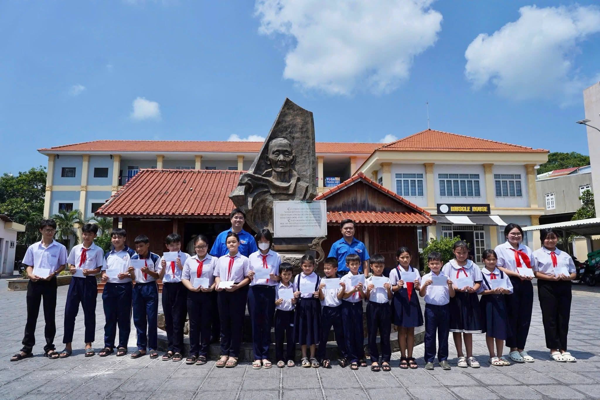 Tuổi trẻ Việt Nam – Lào – Campuchia lan tỏa trách nhiệm, cống hiến vì cộng đồng Tuổi trẻ Việt Nam – Lào – Campuchia lan tỏa trách nhiệm, cống hiến vì cộng đồng