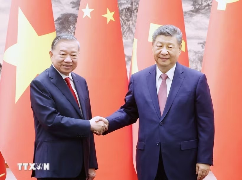 General Secretary and President Tô Lâm and General Secretary and President Xi Jinping witness the signing of cooperation documents between the two countries. (Photo: VNA) General Secretary and President Tô Lâm and General Secretary and President Xi Jinping witness the signing of cooperation documents between the two countries. (Photo: VNA)