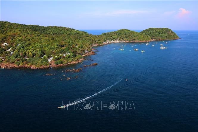 Vùng biển đảo phía nam đảo Phú Quốc. Ảnh: Dương Giang/TTXVN Vùng biển đảo phía nam đảo Phú Quốc. Ảnh: Dương Giang/TTXVN