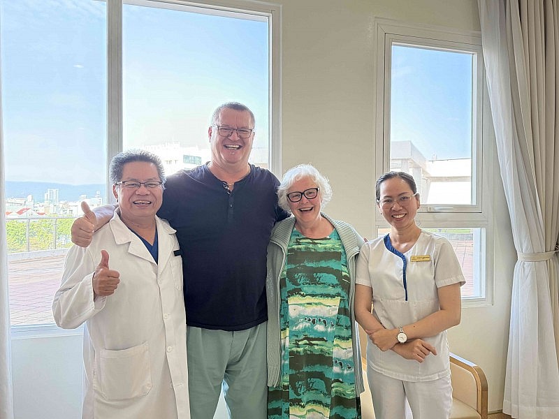 Vinmec Đà Nẵng cứu sống du khách quốc tế bị tắc mạch phổi nguy kịch trên tàu du lịch Vinmec Đà Nẵng cứu sống du khách quốc tế bị tắc mạch phổi nguy kịch trên tàu du lịch