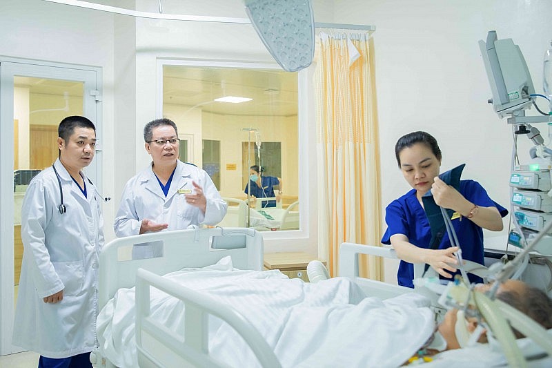 Vinmec Đà Nẵng cứu sống du khách quốc tế bị tắc mạch phổi nguy kịch trên tàu du lịch Vinmec Đà Nẵng cứu sống du khách quốc tế bị tắc mạch phổi nguy kịch trên tàu du lịch
