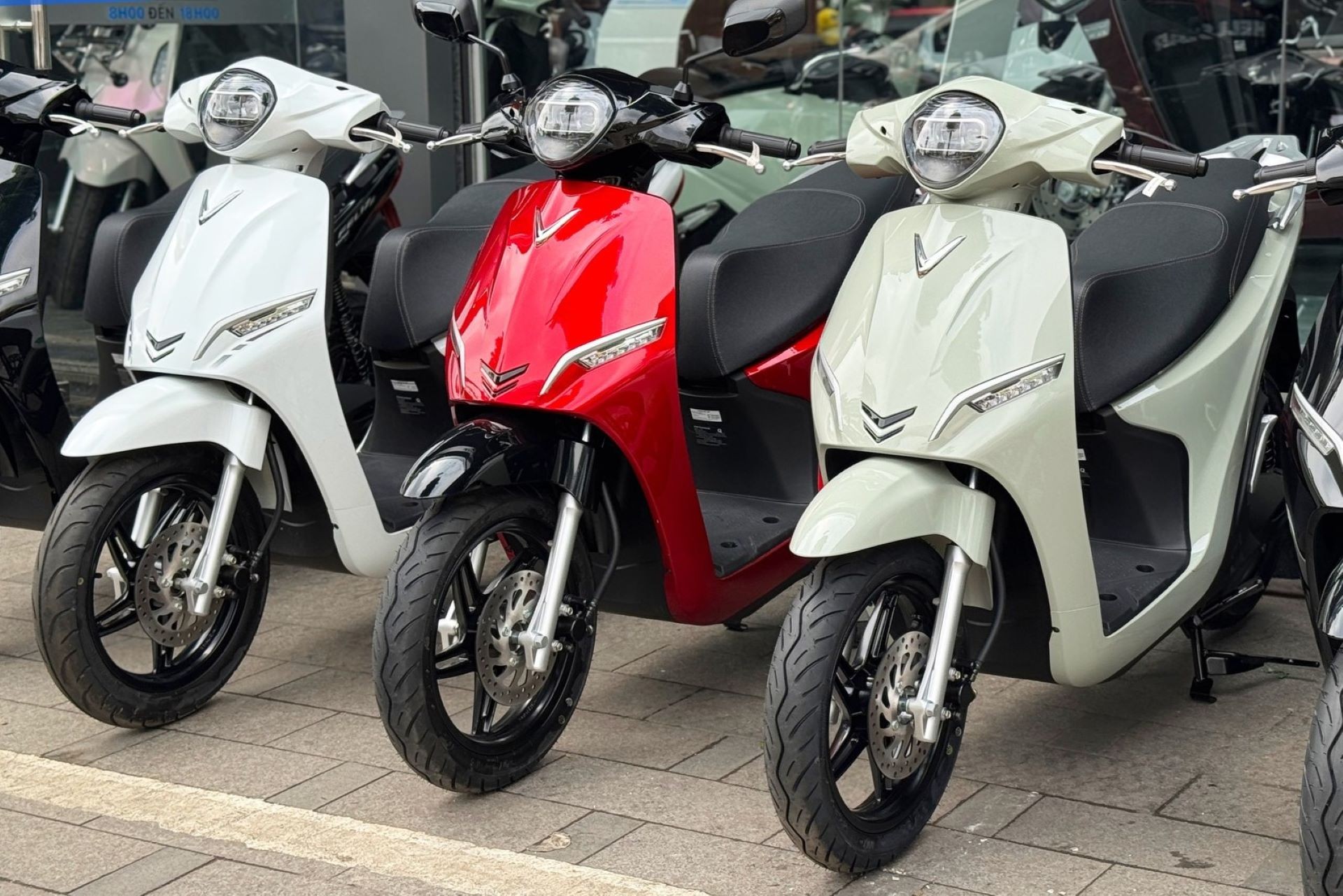 Tài xế tiết lộ thu nhập ấn tượng khi chạy dịch vụ bằng VinFast Feliz II Tài xế tiết lộ thu nhập ấn tượng khi chạy dịch vụ bằng VinFast Feliz II