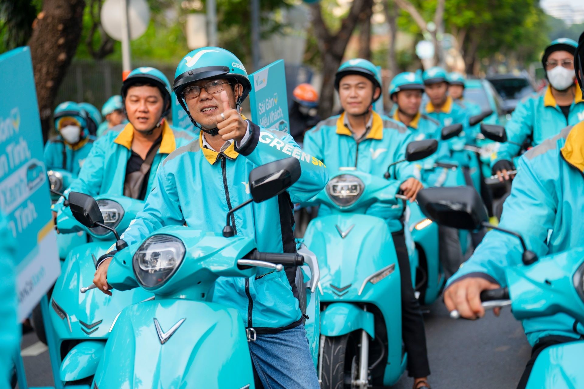 Tài xế tiết lộ thu nhập ấn tượng khi chạy dịch vụ bằng VinFast Feliz II Tài xế tiết lộ thu nhập ấn tượng khi chạy dịch vụ bằng VinFast Feliz II