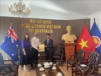 Australian Veteran’s Son Returns Diary of Vietnamese Martyr