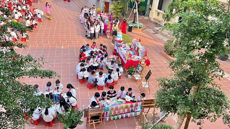 When Books Open Door to Knowledge for Children in Border Area of Muong Nhe When Books Open Door to Knowledge for Children in Border Area of Muong Nhe