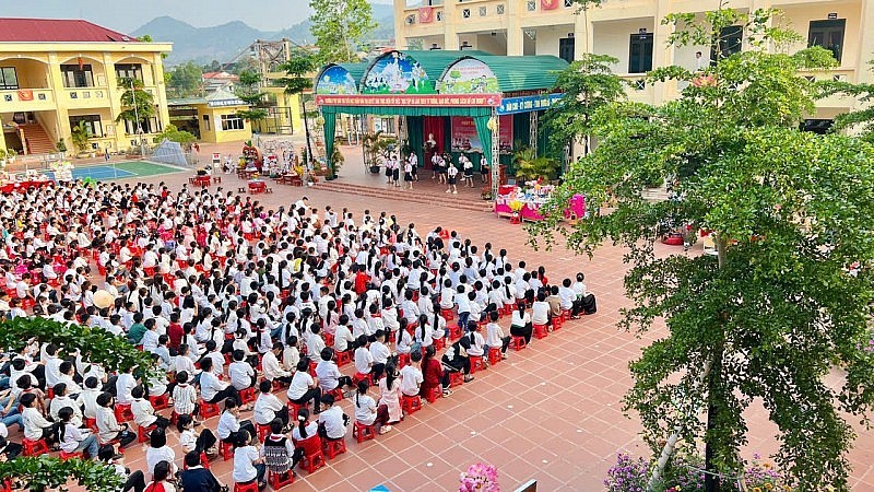 When Books Open Door to Knowledge for Children in Border Area of Muong Nhe When Books Open Door to Knowledge for Children in Border Area of Muong Nhe