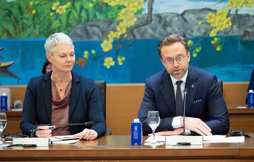 Nikolai Astrup (R), chair of the EFTA Parliamentary Committee, during a working session with the National Defence, Security and Foreign Affairs Committee of the National Assembly in Hanoi on April 20. (Photo: quochoi.vn) Nikolai Astrup (R), chair of the EFTA Parliamentary Committee, during a working session with the National Defence, Security and Foreign Affairs Committee of the National Assembly in Hanoi on April 20. (Photo: quochoi.vn)