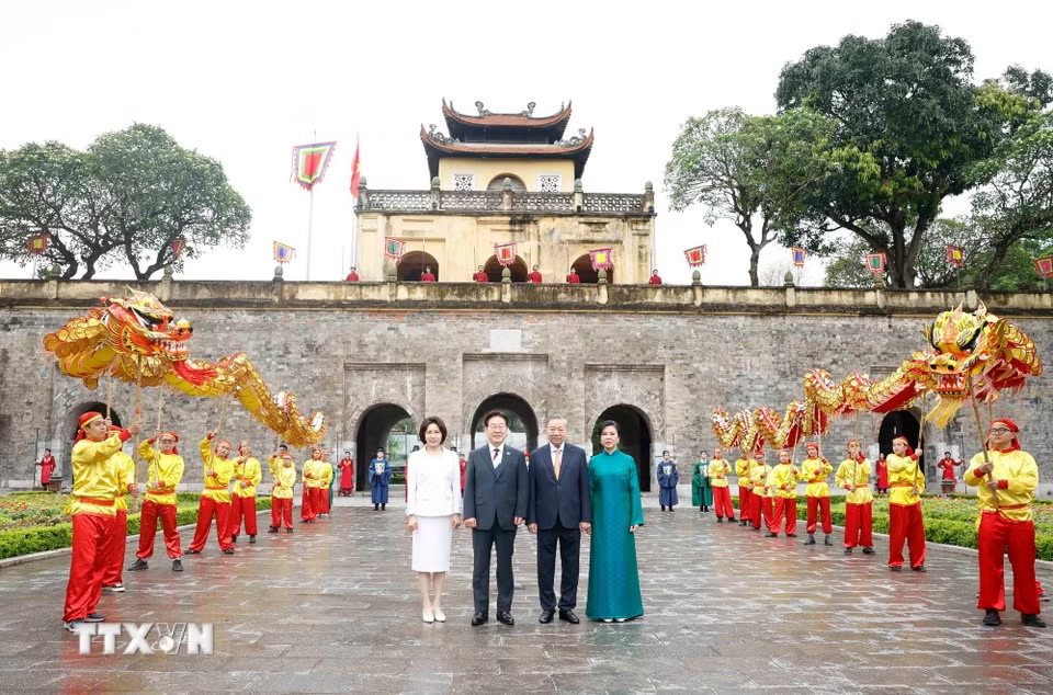 Chương trình hữu nghị đặc biệt chào mừng chuyến thăm của Tổng thống Hàn Quốc và Phu nhân Chương trình hữu nghị đặc biệt chào mừng chuyến thăm của Tổng thống Hàn Quốc và Phu nhân