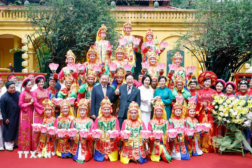 Chương trình hữu nghị đặc biệt chào mừng chuyến thăm của Tổng thống Hàn Quốc và Phu nhân Chương trình hữu nghị đặc biệt chào mừng chuyến thăm của Tổng thống Hàn Quốc và Phu nhân