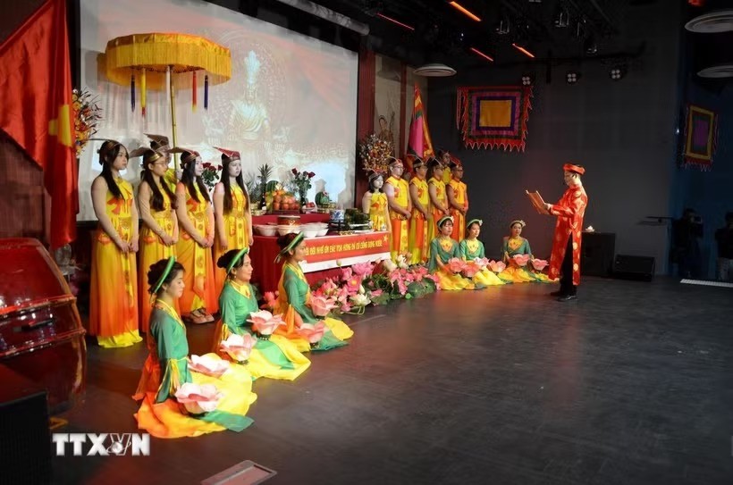 nghi thức đọc văn khấn trước bàn thờ Quốc Tổ. ( nghi thức đọc văn khấn trước bàn thờ Quốc Tổ. (