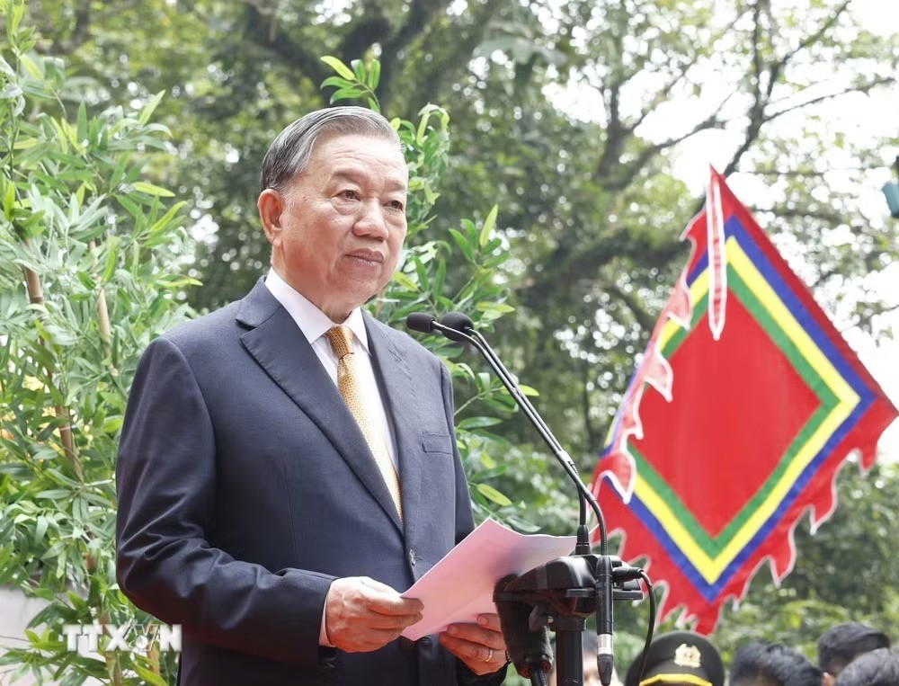 Tổng Bí thư, Chủ tịch nước Tô Lâm nói chuyện với các tầng lớp nhân dân tại Khu di tích lịch sử Quốc gia Đặc biệt Đền Hùng. (Ảnh: Thống Nhất/TTXVN) Tổng Bí thư, Chủ tịch nước Tô Lâm nói chuyện với các tầng lớp nhân dân tại Khu di tích lịch sử Quốc gia Đặc biệt Đền Hùng. (Ảnh: Thống Nhất/TTXVN)