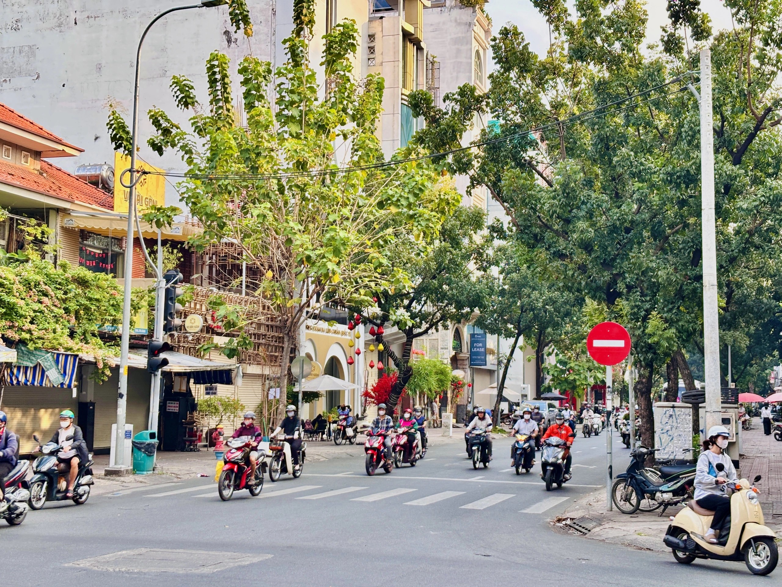 Thời tiết hôm nay (28/4): Bắc Bộ đón không khí lạnh, Nam Bộ nắng nóng