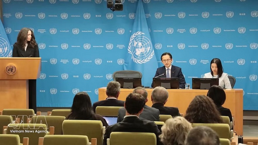 Ambassador Do Hung Viet chairs the press briefing. (Photo: VNA) Ambassador Do Hung Viet chairs the press briefing. (Photo: VNA)