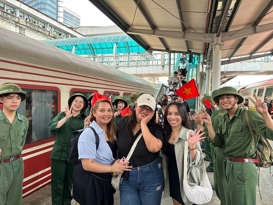 Hanoi Train: Touches Memories, Continues Legacy of Pride Hanoi Train: Touches Memories, Continues Legacy of Pride